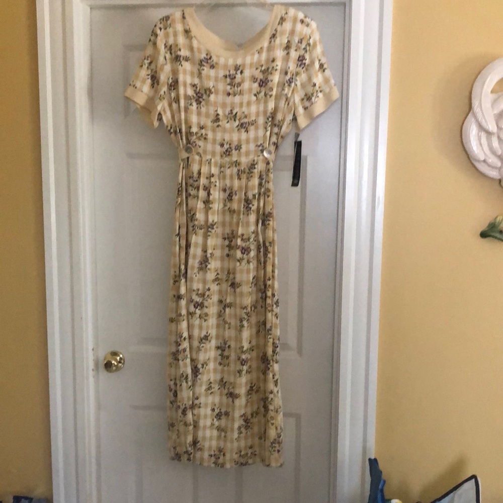 Floral dress with tie in the back